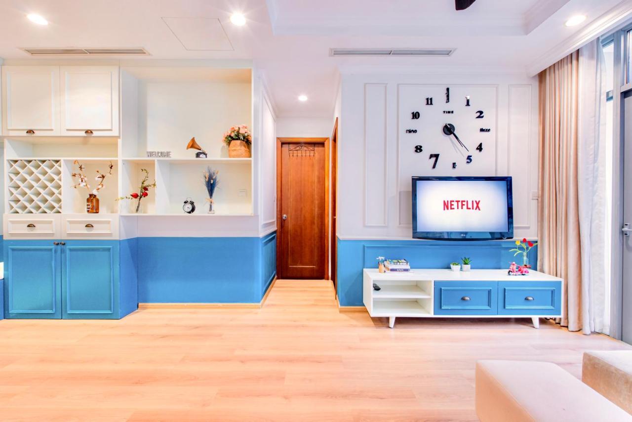 Moxy Hcmc Aparts - Vinhomes Central Park, Ice Rink Хошимин Экстерьер фото