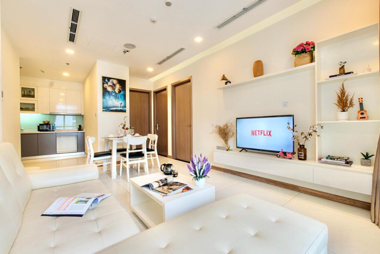 Moxy Hcmc Aparts - Vinhomes Central Park, Ice Rink Хошимин Экстерьер фото