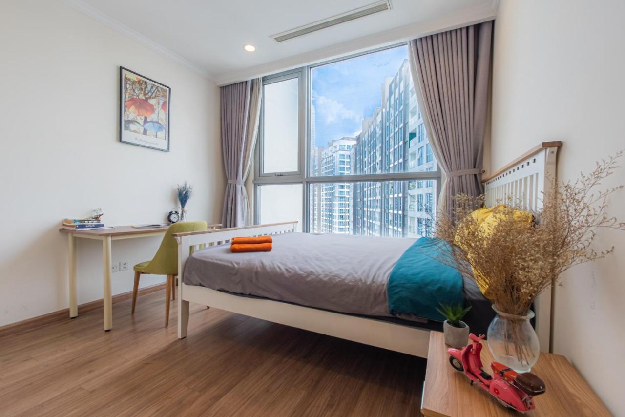 Moxy Hcmc Aparts - Vinhomes Central Park, Ice Rink Хошимин Экстерьер фото
