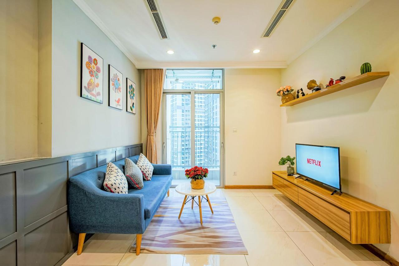 Moxy Hcmc Aparts - Vinhomes Central Park, Ice Rink Хошимин Экстерьер фото