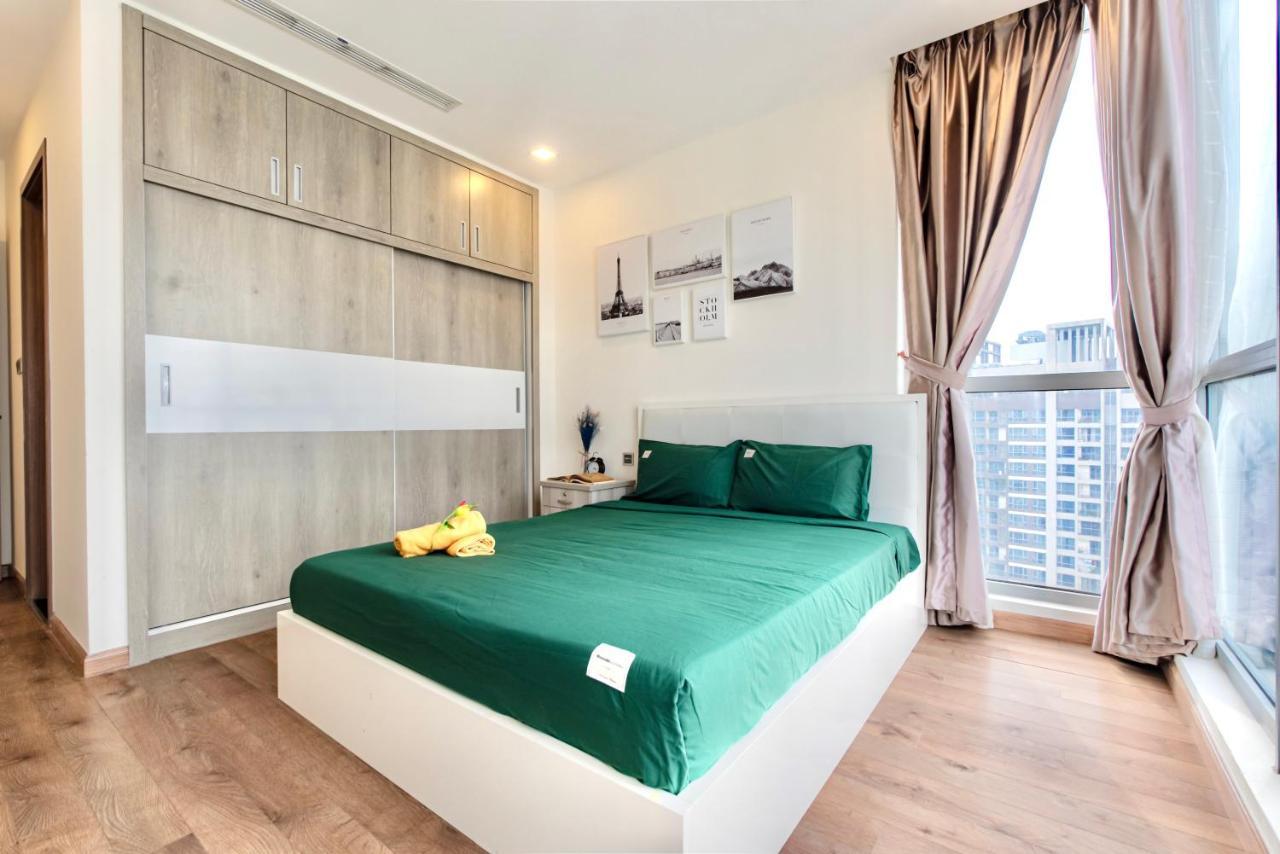 Moxy Hcmc Aparts - Vinhomes Central Park, Ice Rink Хошимин Экстерьер фото