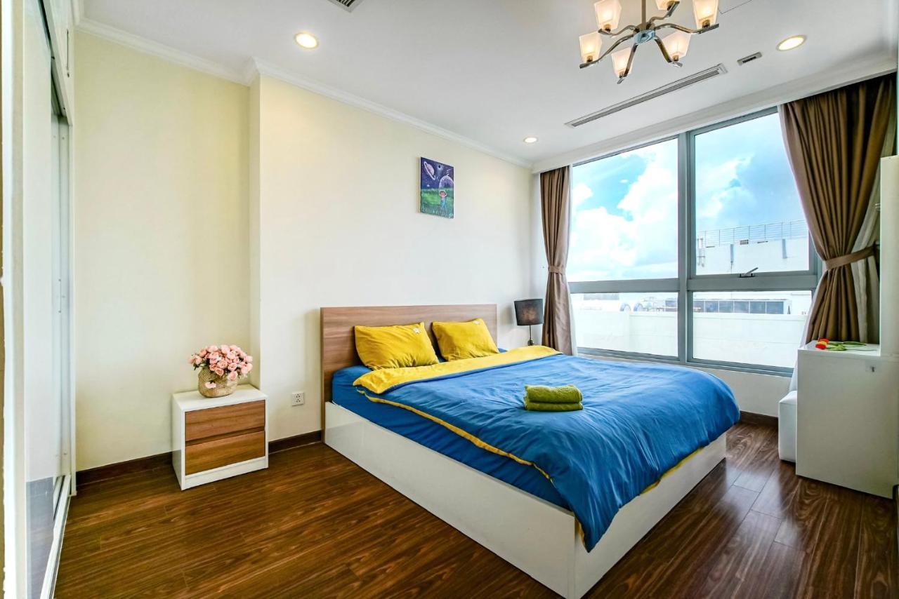 Moxy Hcmc Aparts - Vinhomes Central Park, Ice Rink Хошимин Экстерьер фото