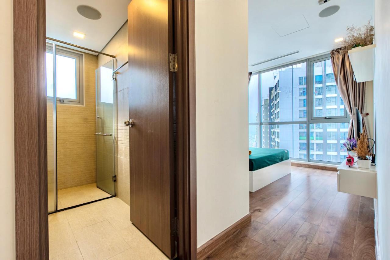 Moxy Hcmc Aparts - Vinhomes Central Park, Ice Rink Хошимин Экстерьер фото