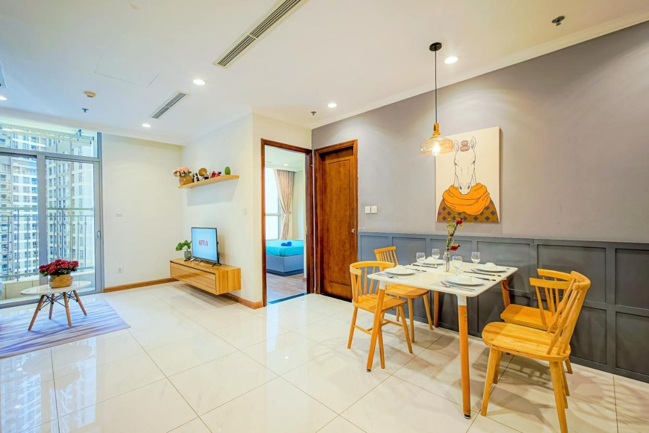 Moxy Hcmc Aparts - Vinhomes Central Park, Ice Rink Хошимин Экстерьер фото