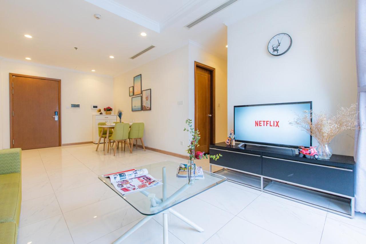 Moxy Hcmc Aparts - Vinhomes Central Park, Ice Rink Хошимин Экстерьер фото